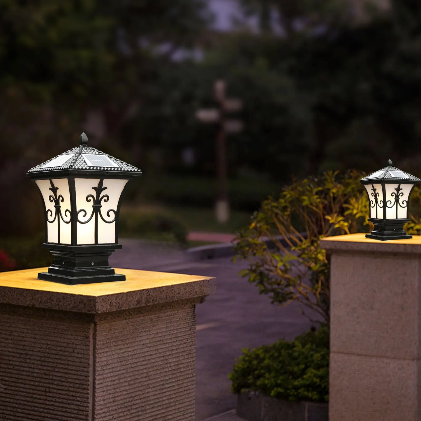 Metal Solar Post Lights Outdoor LED Waterproof Pillar Lamp for Yard Driveway and Fence Decoration